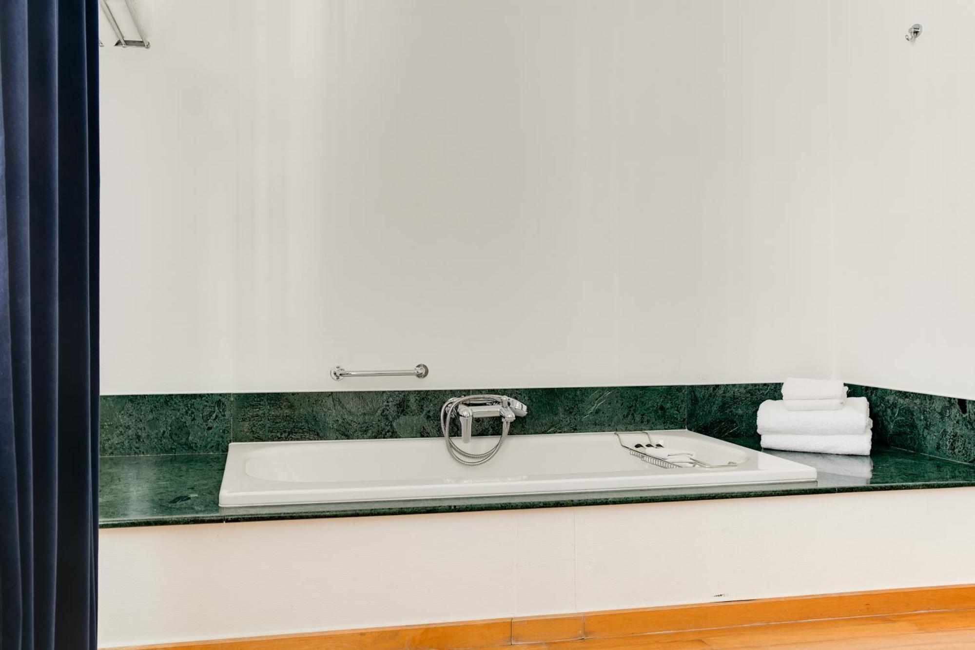 Hotel Small Luxury De Witte Lelie 4*
